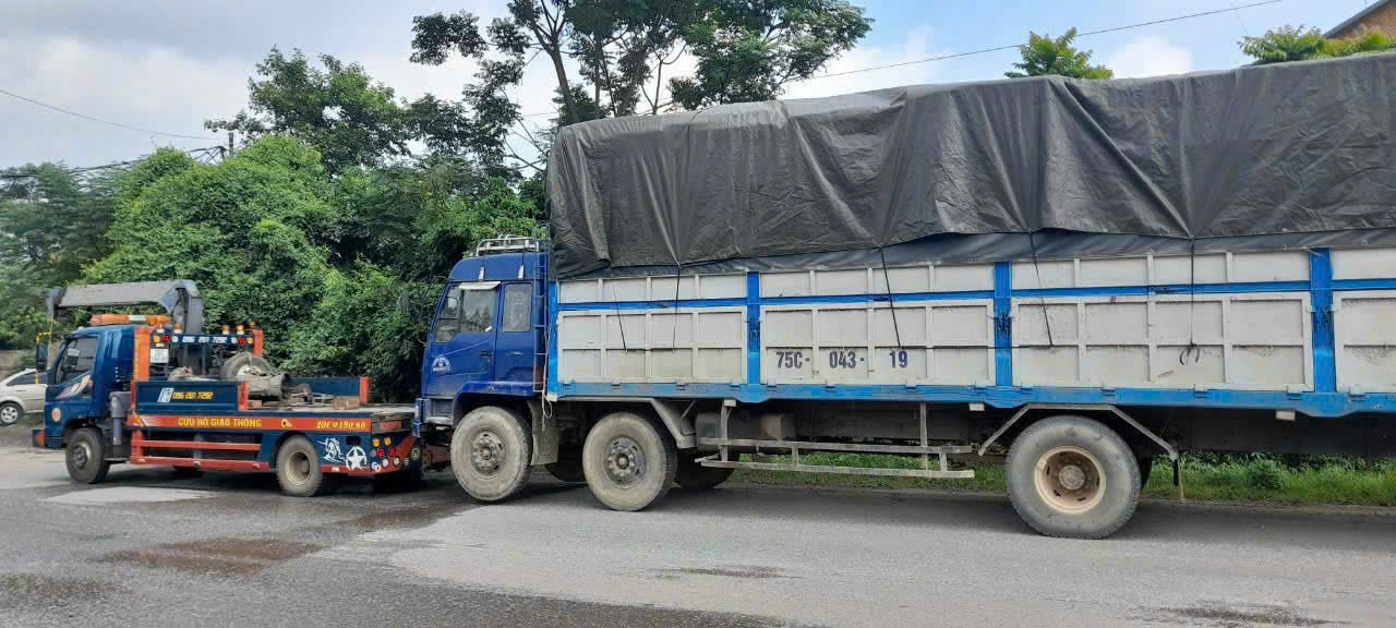 Xe cẩu kéo chuyên dụng Lê Ngọc tại Ea Kar