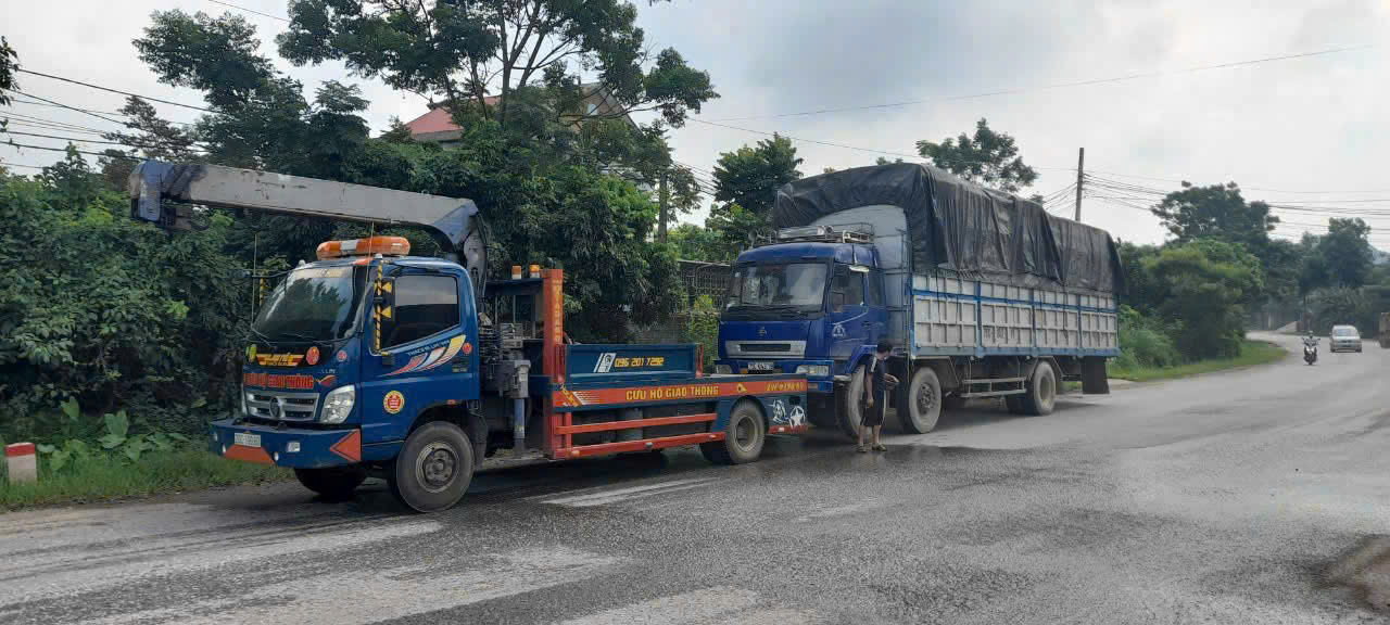 Đội cứu hộ Lê Ngọc đang làm việc